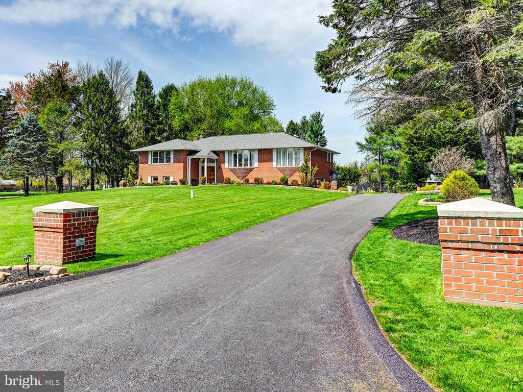 1502 Ivy Hill Road photo 1