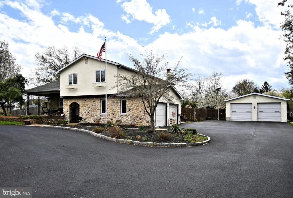 1329 Horsham Road photo 1