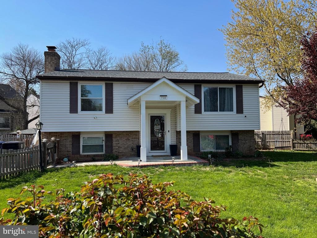 710 North Street NE photo 1