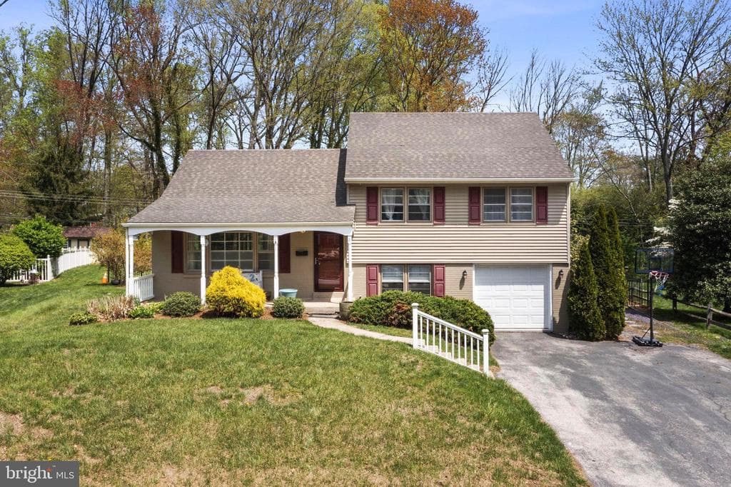 21 Bryan Avenue photo 1