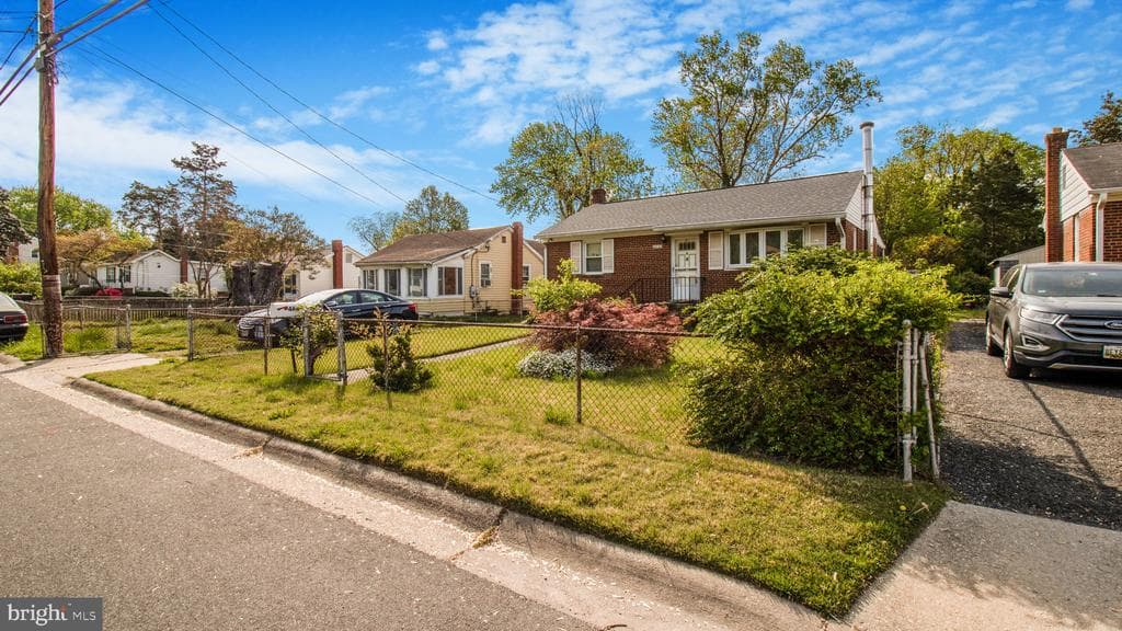 4649 Lacy Avenue photo 1