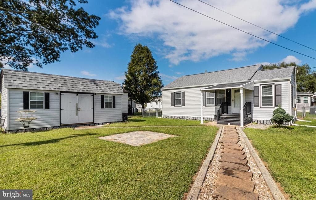 78 Circle Avenue photo 1