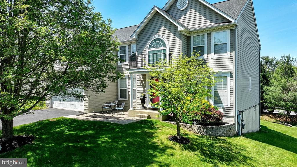 388 Hawthorne Court photo 1