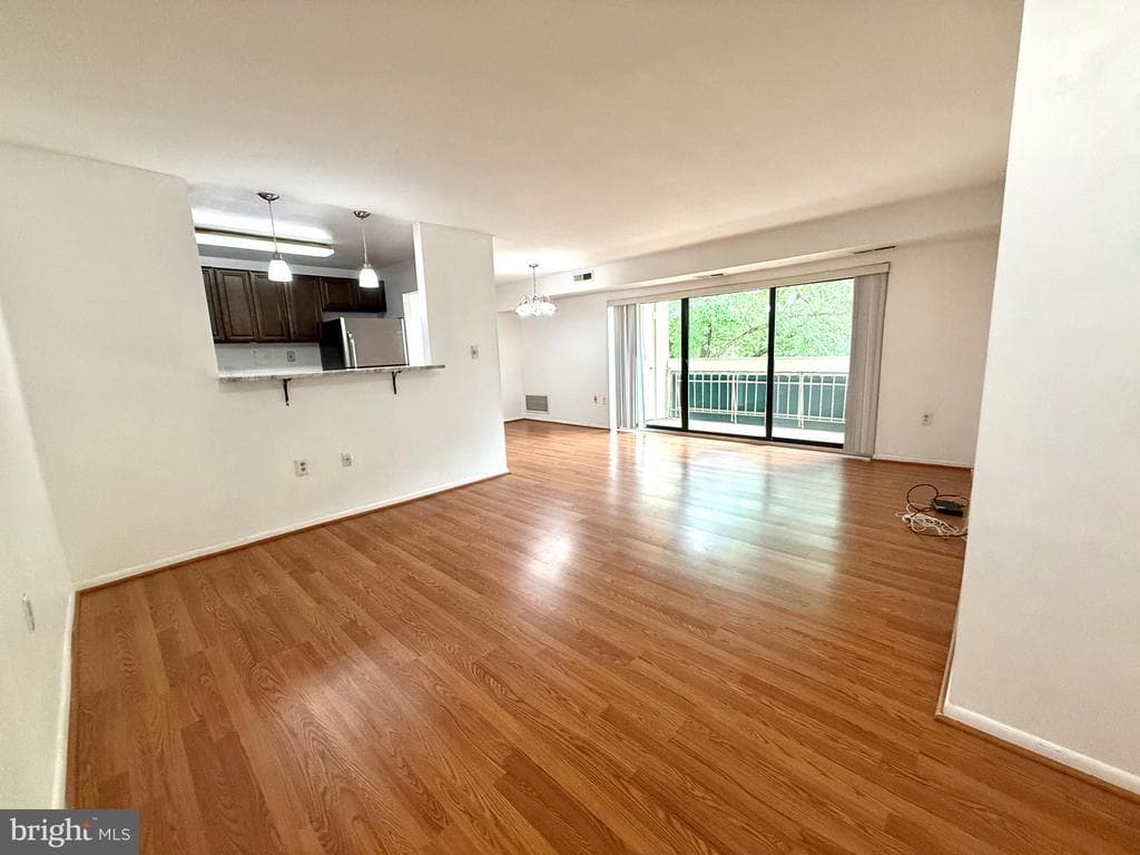 6133 Leesburg Pike #301 photo 1