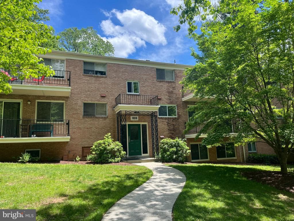 10518 Weymouth Street #204 photo 1