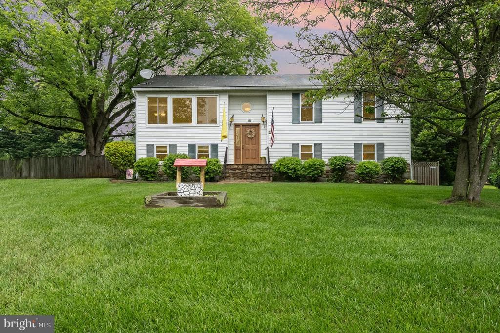 823 Randolph Drive photo 1