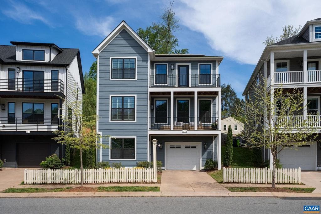 326 Huntley Ave photo 1