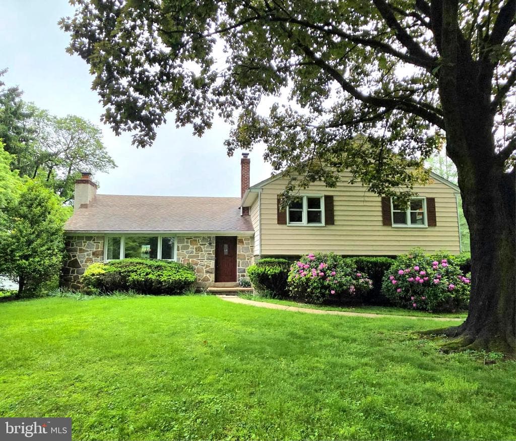 1261 Buck Lane photo 1