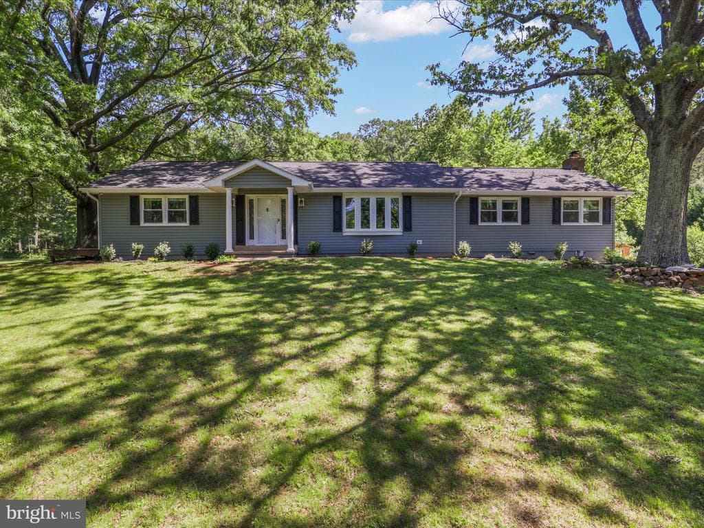 15304 Thoroughfare Road photo 1