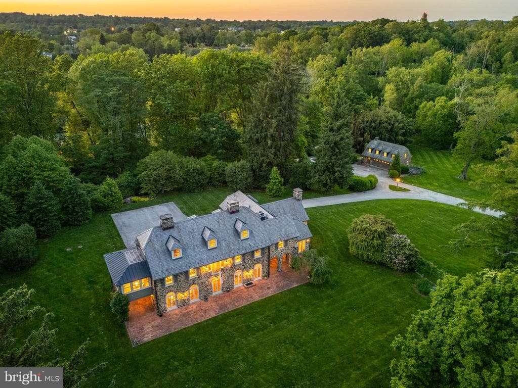 601 Maplewood Road photo 1