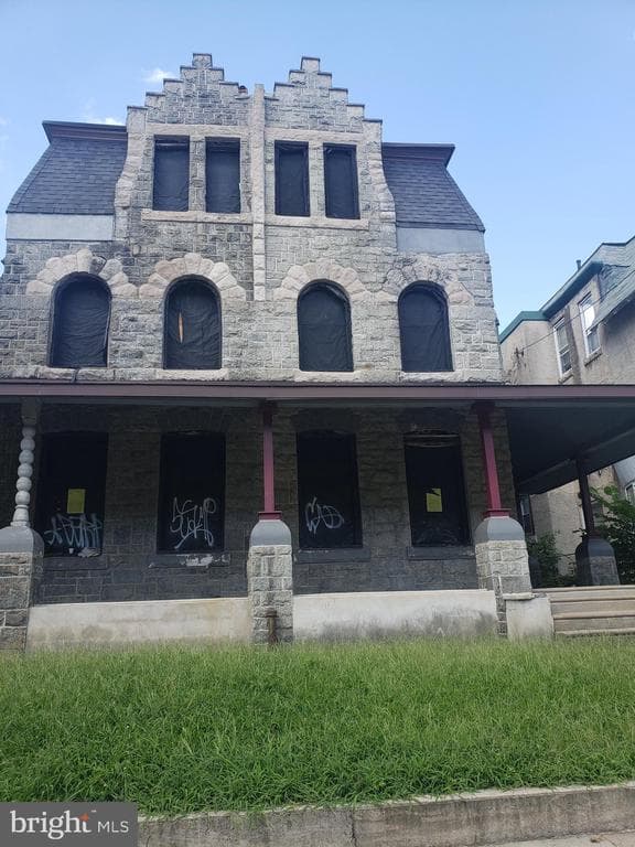 2215 W Tioga Street photo 1