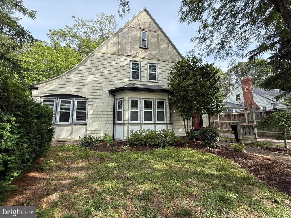 701 Parkway Avenue photo 1