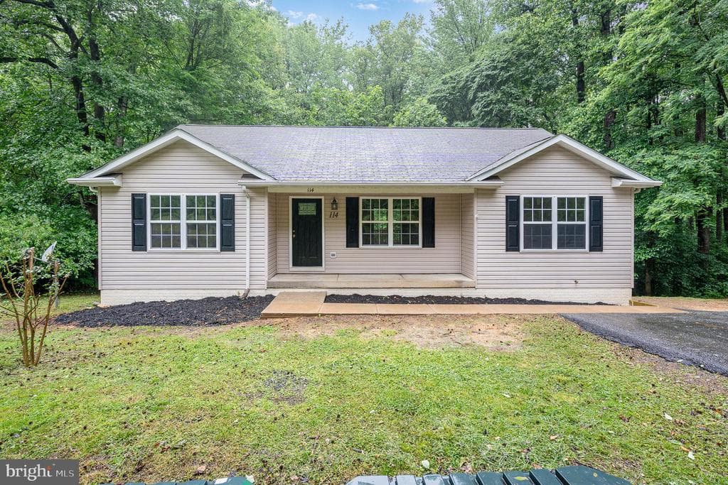 114 Dragoon Drive photo 1