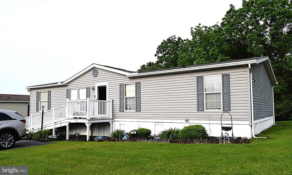 48 Eagle Drive photo 1