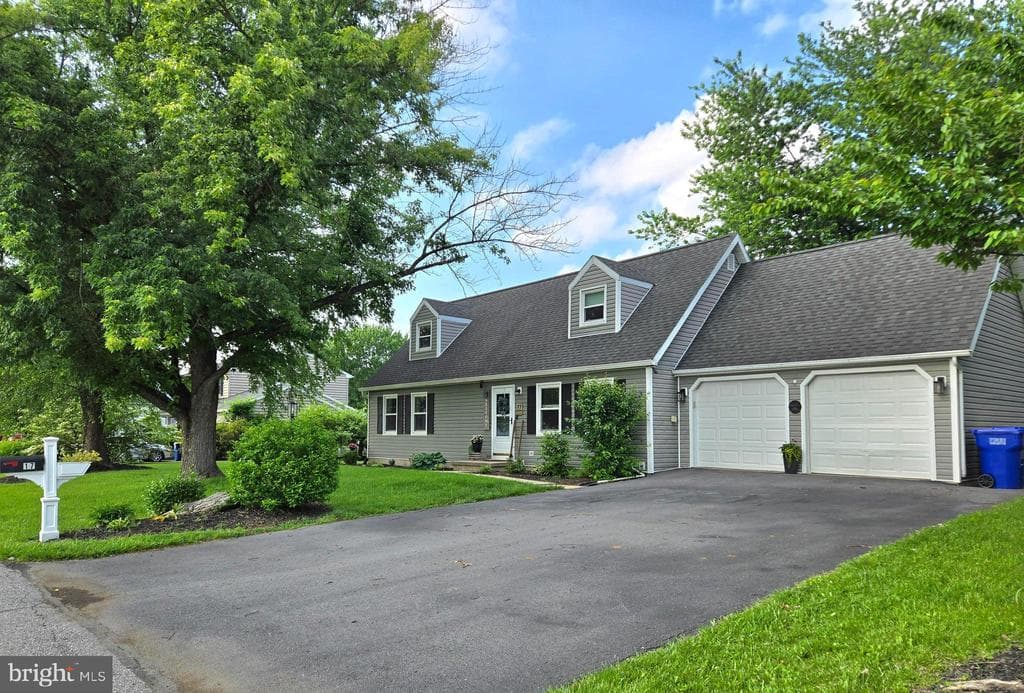 17 Goldenrod Drive photo 1
