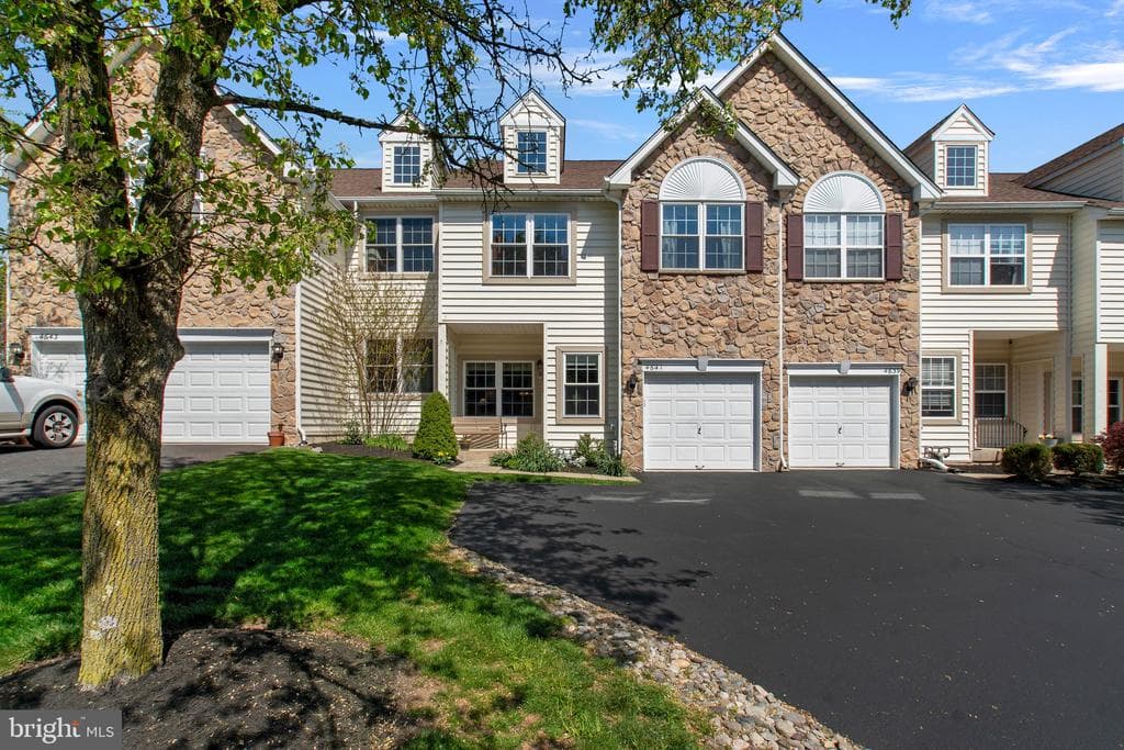 4641 Old Oak Road photo 1