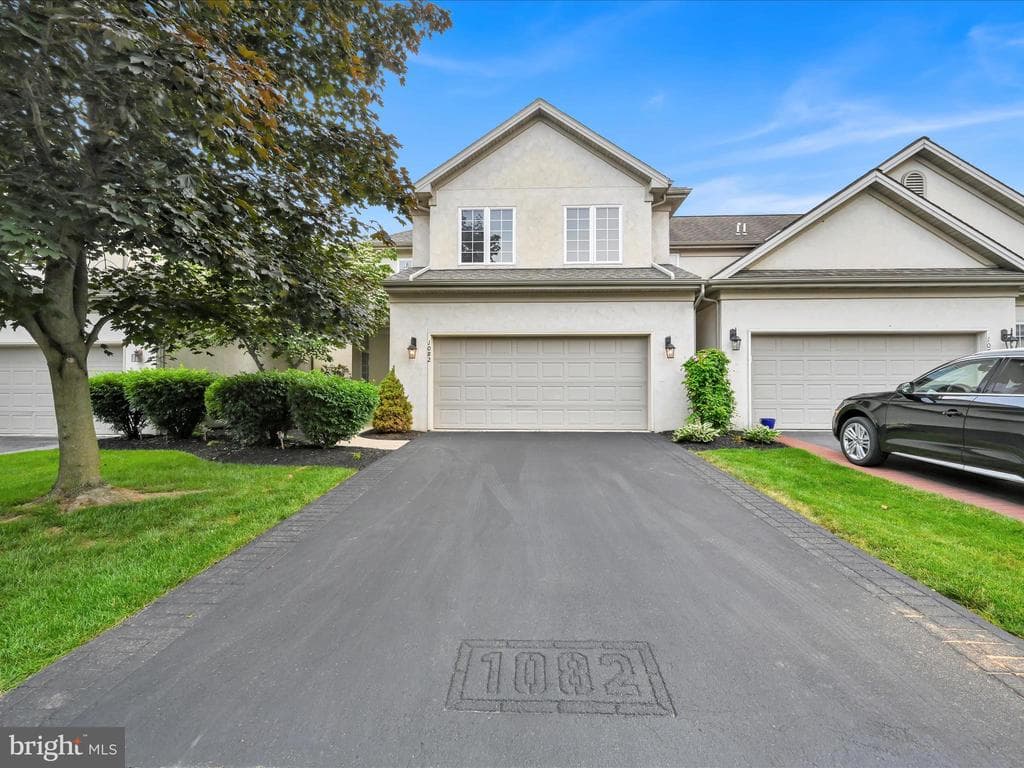 1082 Stillwood Circle photo 1