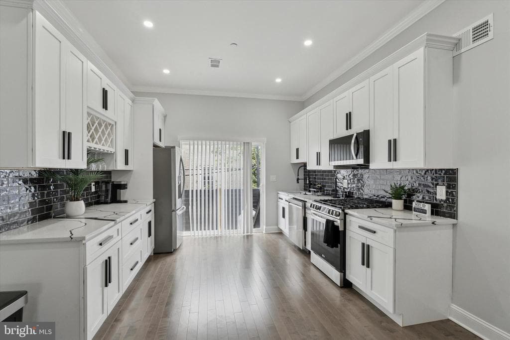 2248 Earp Street photo 1