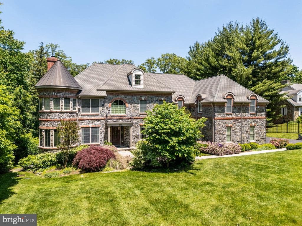 235 Old Gulph Road photo 1