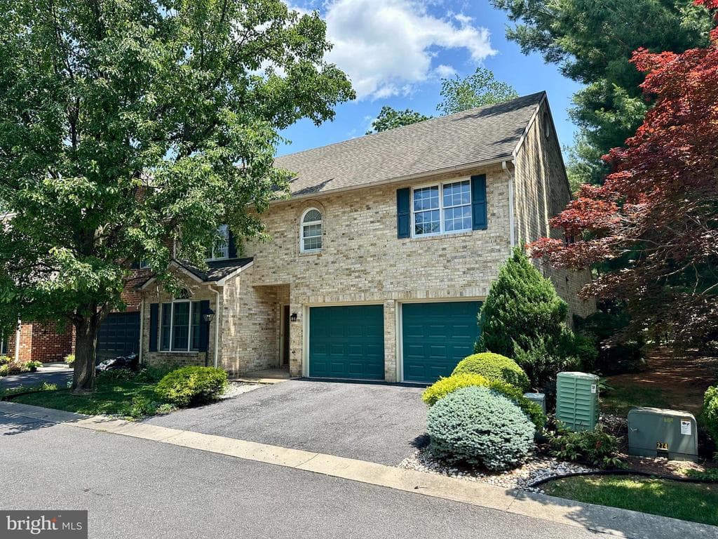 1050 Lindsay Lane photo 1