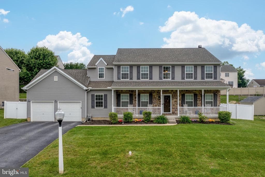 130 Surrey Lane photo 1