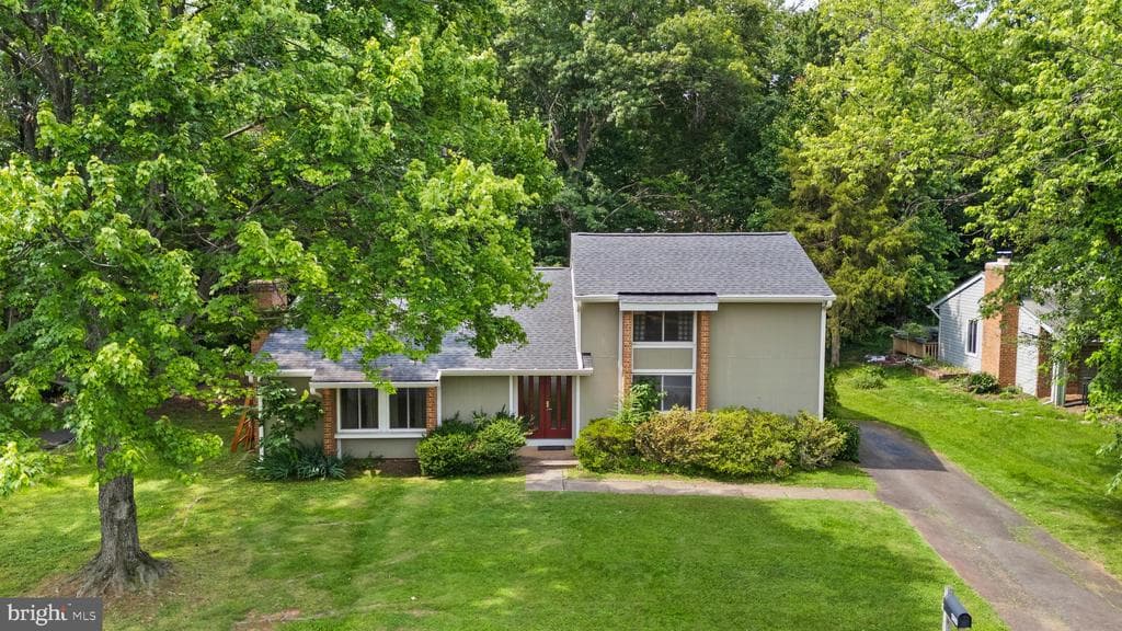 402 Sugarland Run Drive photo 1
