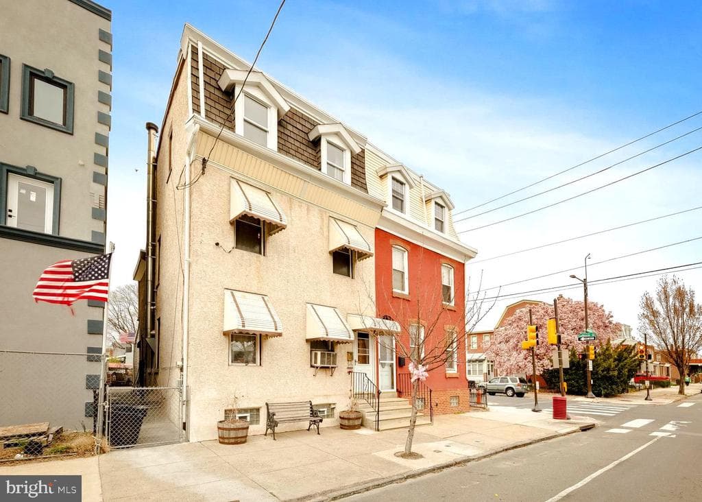 4492 Richmond Street photo 1