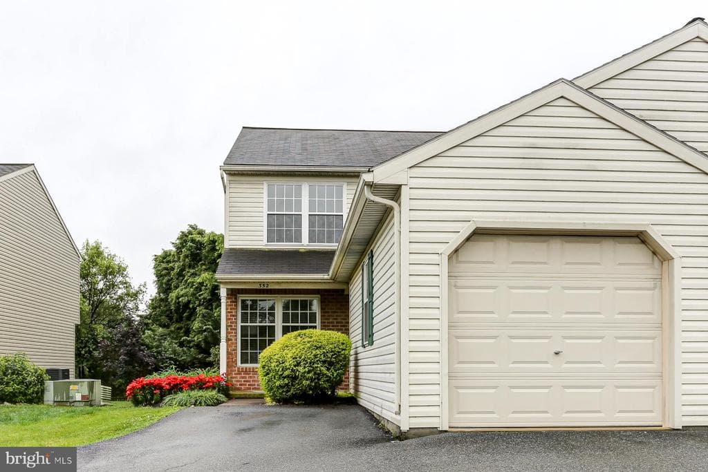 352 Deerfield Drive photo 1