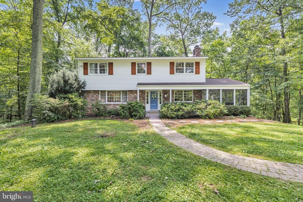 20720 Warfield Court photo 1