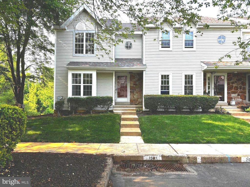 2000 Red Maple Grove photo 1