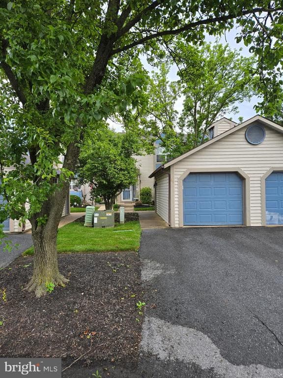 66 Shady Lane photo 1