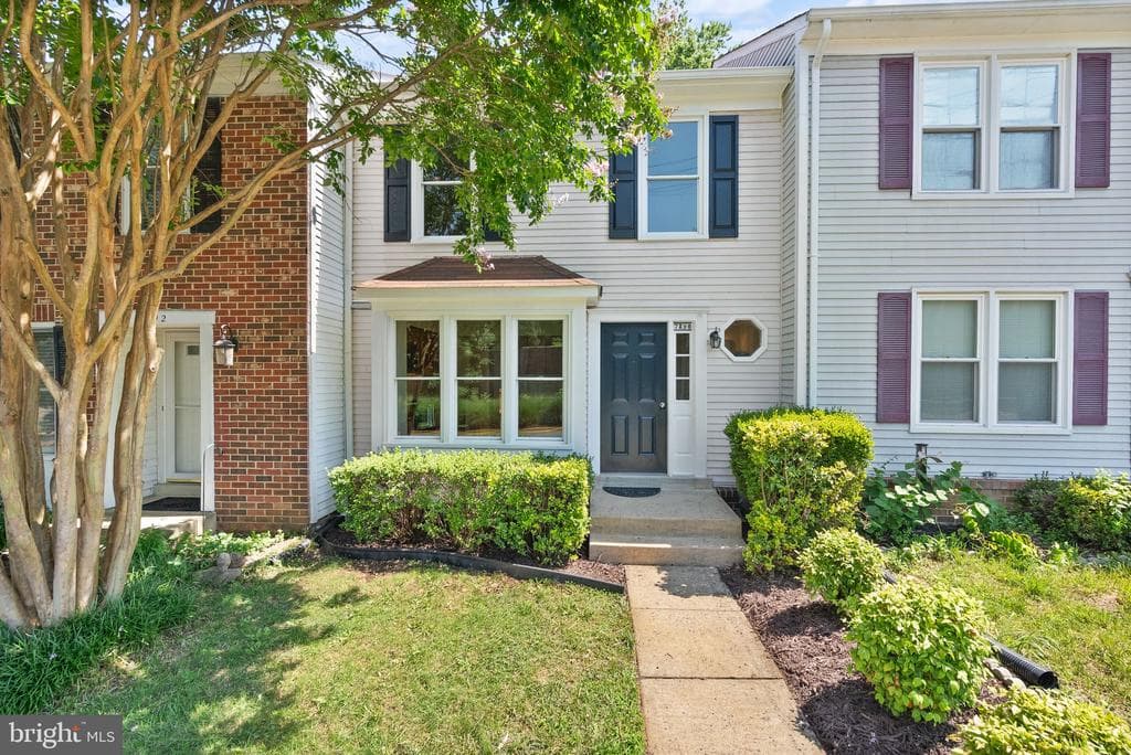 7390 Stream Way photo 1