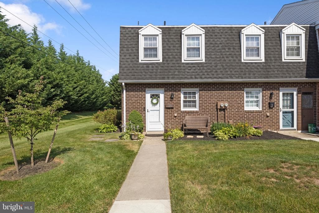 729 Hardwick Place photo 1