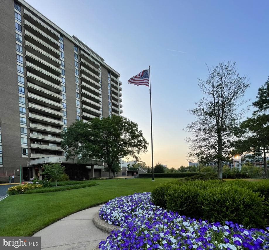 1800 Old Meadow Road #609 photo 1