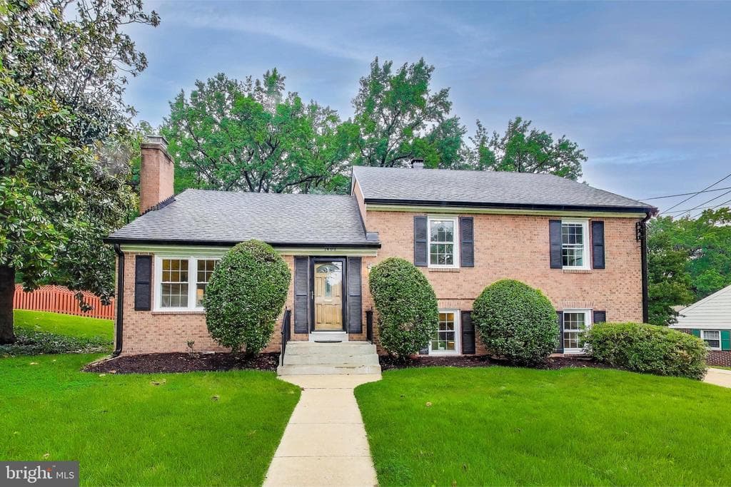 1400 Wake Forest Drive photo 1