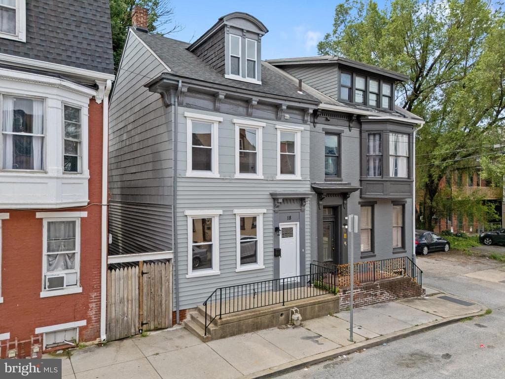 18 E South Street photo 1