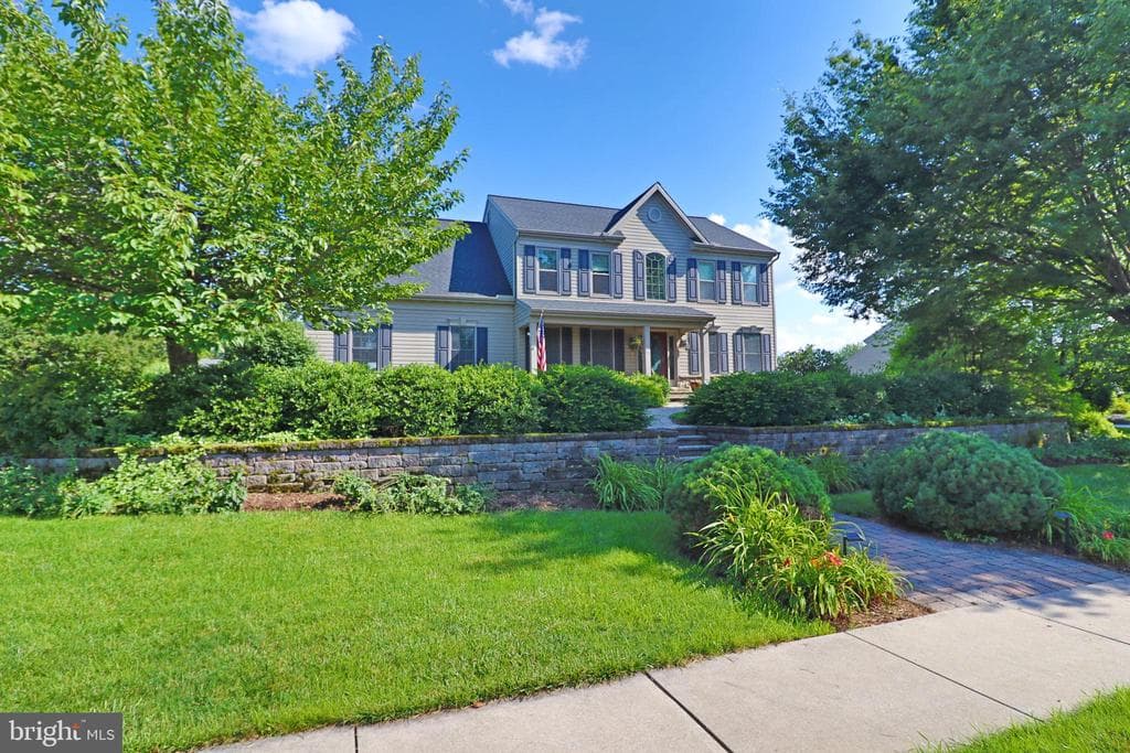 14 Crimson Lane photo 1