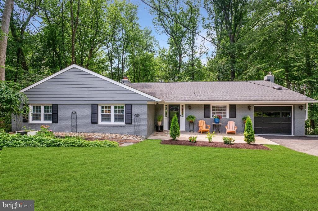 1426 Highwood Drive photo 1