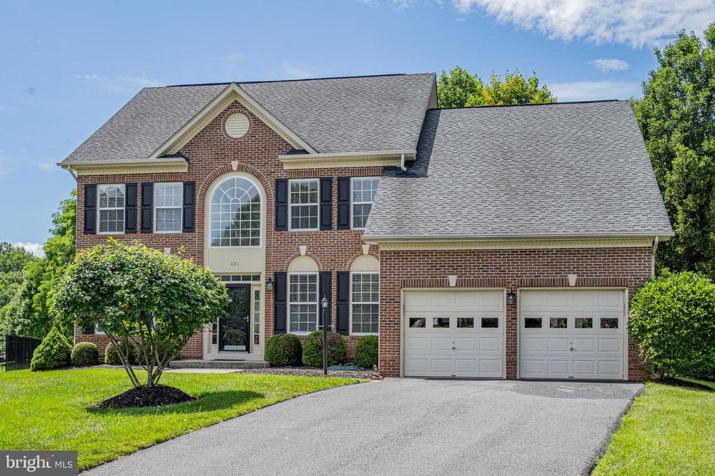 401 Rifton Court photo 1