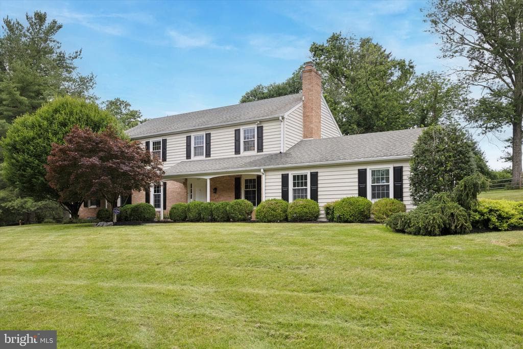 303 Plymouth Road photo 1