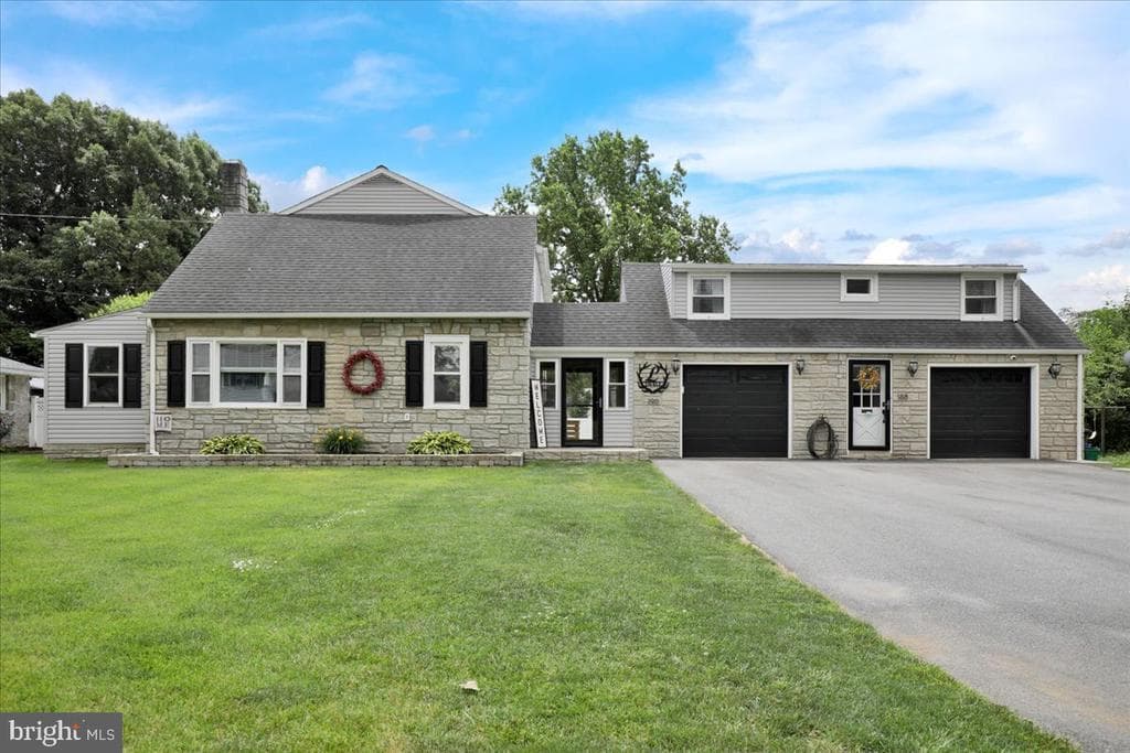190 Stanley Avenue photo 1