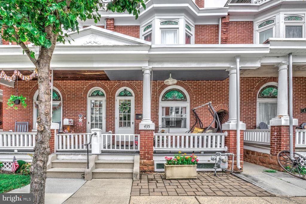 435 Walnut Street photo 1