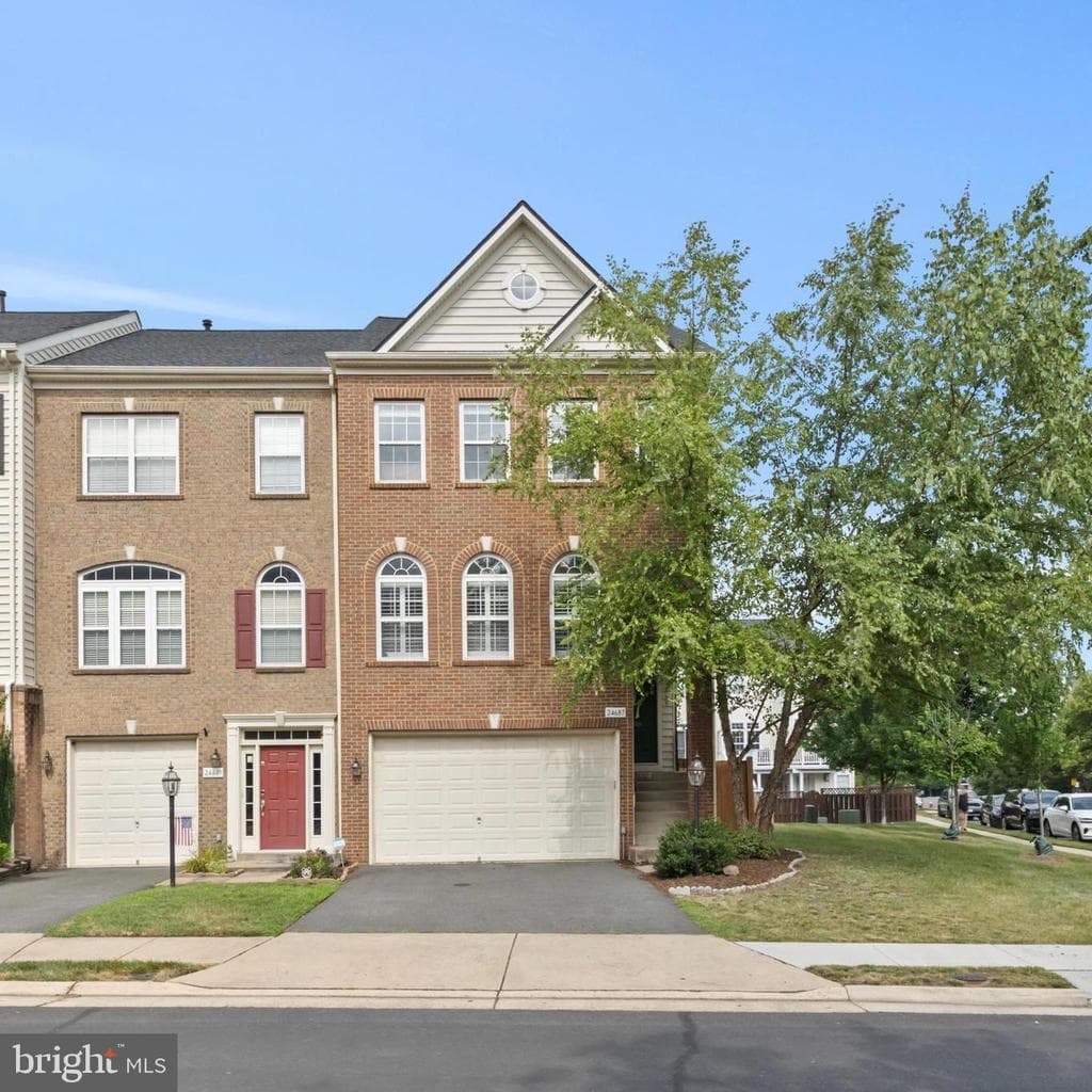 24687 Kings Canyon Square photo 1