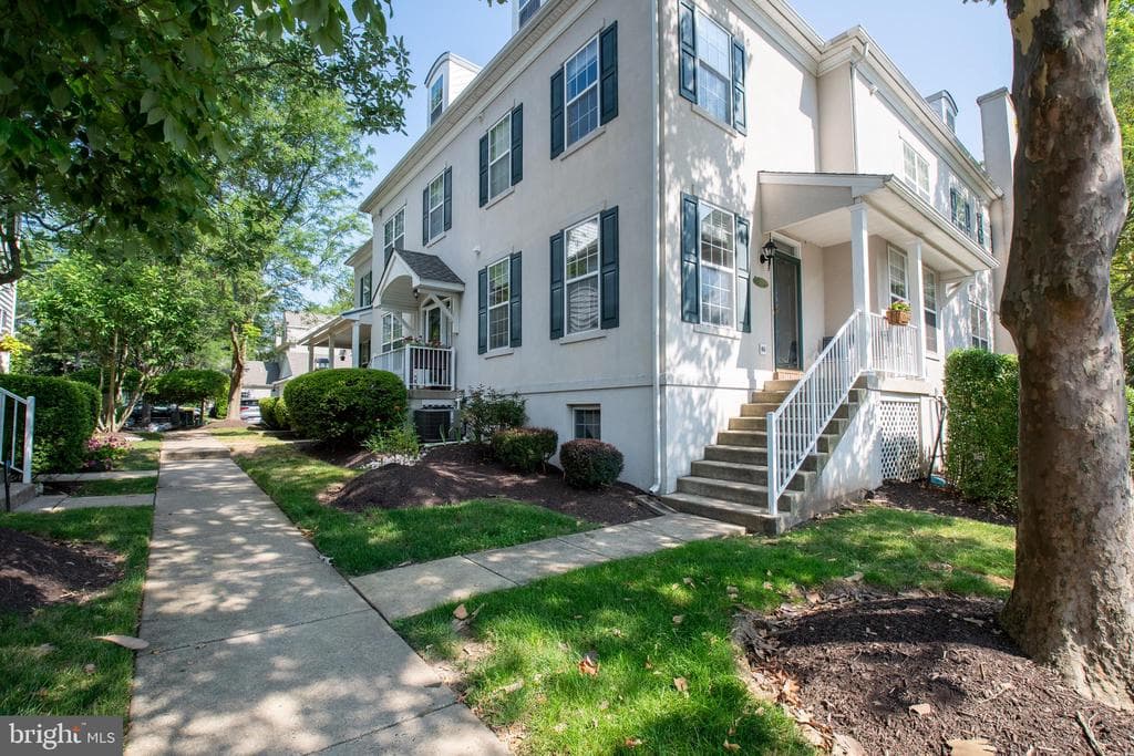 202 Lantern Drive #102 photo 1