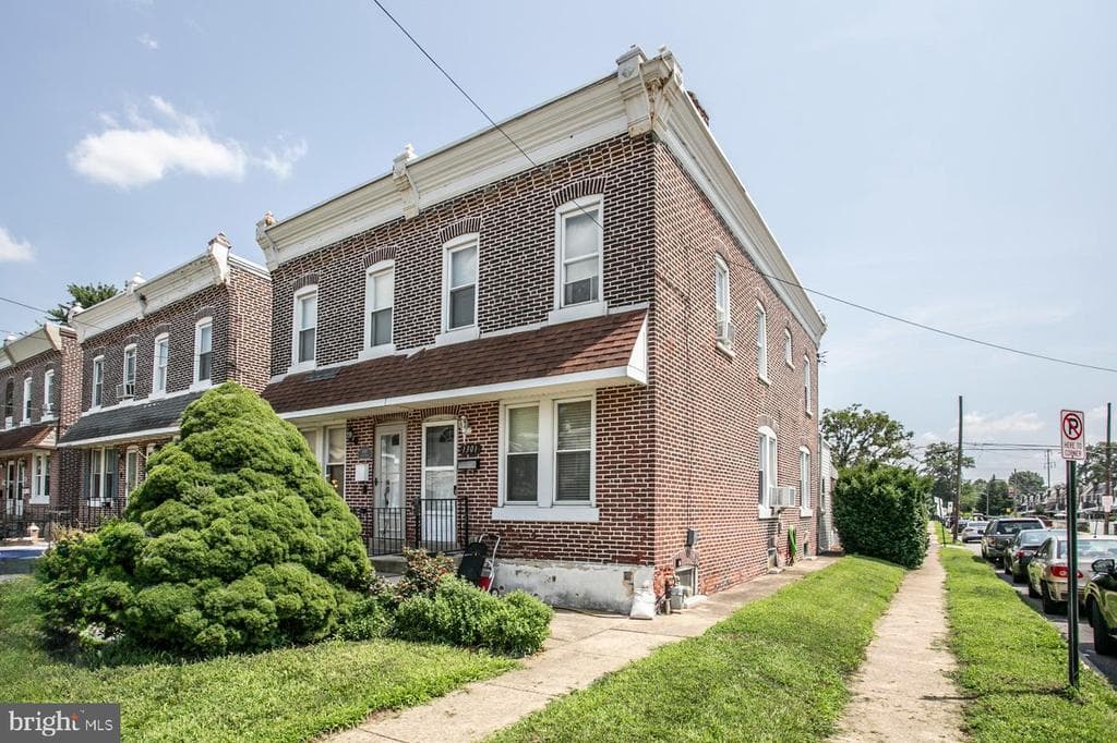 1301 E 9th Street photo 1