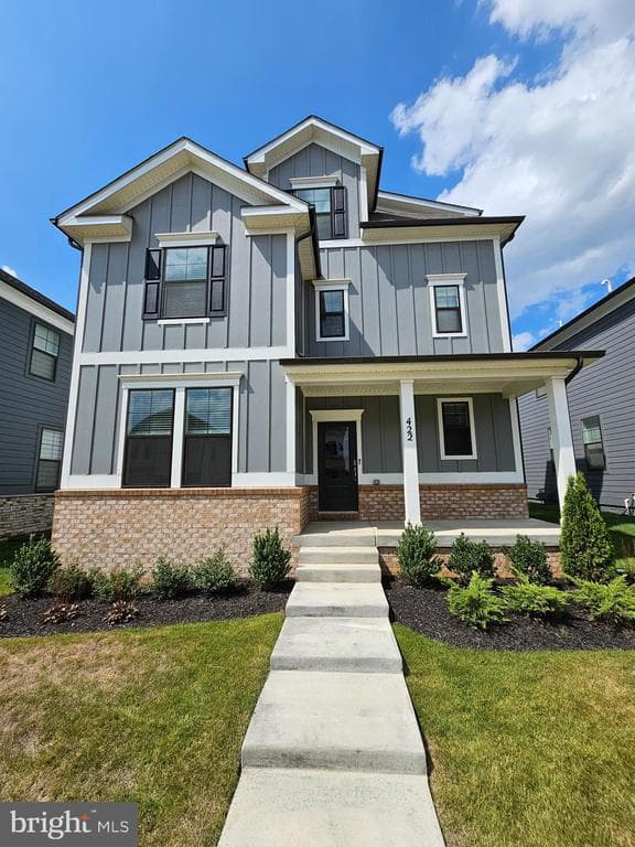463 Hanson Street photo 1