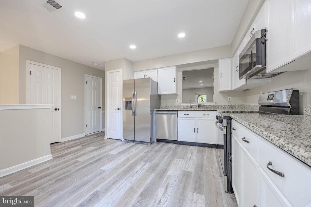 6150 Castletown Way photo 1