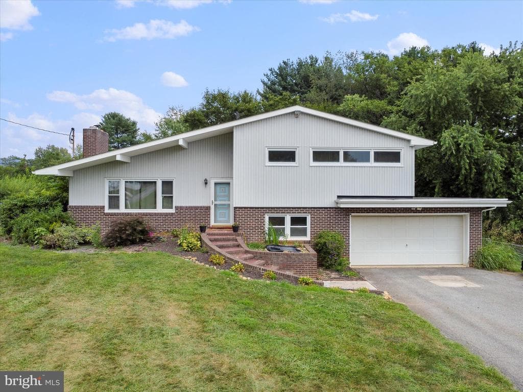 12825 Bradbury Avenue photo 1