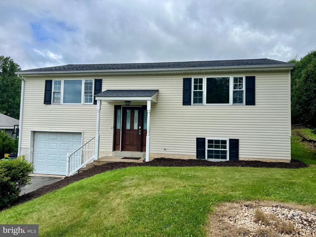 17 Elaine Drive photo 1
