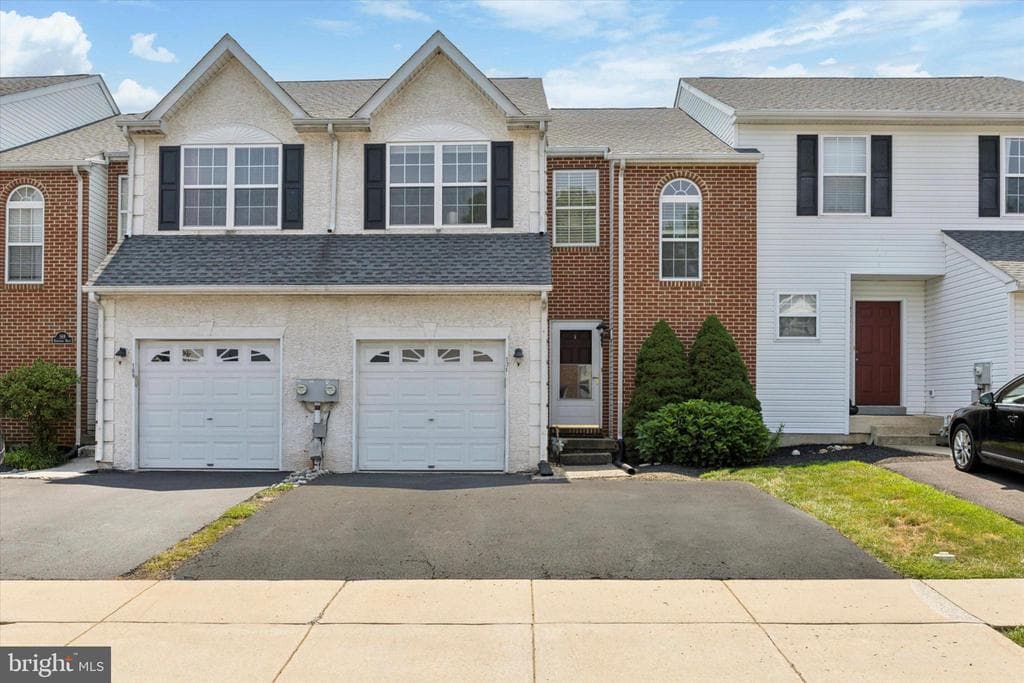 171 Hampshire Drive photo 1